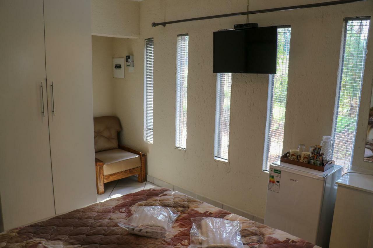 Rock Art Guesthouse Witbank Ngoại thất bức ảnh